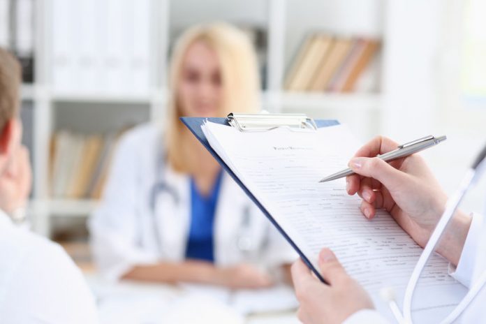 Assistant médical, médecin ©123 RF