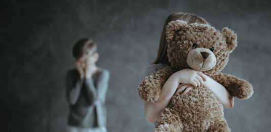 Maltraitance enfants ©123RF