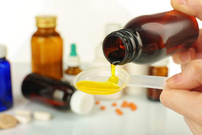 sirops contre la toux, médicaments dangereux pour la santé, revue Prescrire 123 RF ©