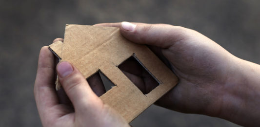 femmes et enfants sans abri 123RF©