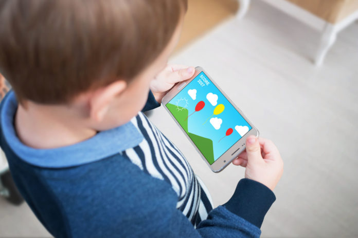 écrans, enfants, dangers 123RF ©