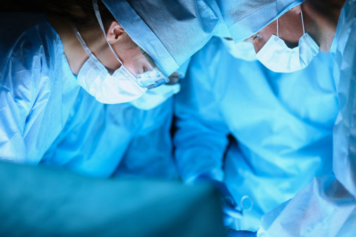 hôpitaux, covid-19, confinement 123RF©