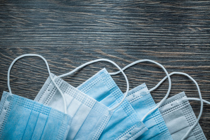 des masques pour les soignants et les bénévoles, covid-19 123RF ©