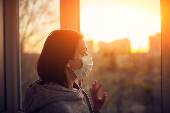 Suivi des patient Covid-19 à domicile 123RF ©