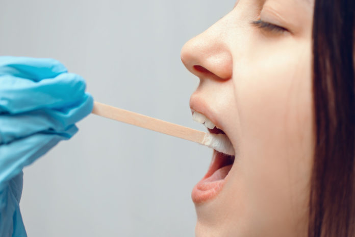 Test salivaire Covid-19123RF©