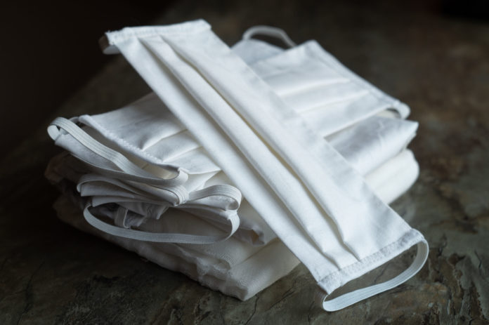 Masque gratuit pour les plus modestes 123RF©