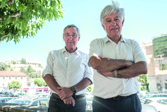 Jean Claude Eyraud (d) prend la succession de la présidence de la mutuelle 04 05 en remplacement de gérard benoit ( G ) Photo Eric Franceschi