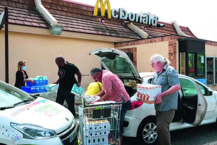 Les bénévoles du CAM de Marseille à l'action. Photo : Camille Court