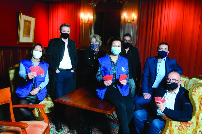 De g. à dr. : Houria Tareb, Patrick Julou, Arnaud Clappier, directeur des cinémas Utopia, Aubane Saboureau, Alexandre Capoulade, chargé des partenariats à Mutami, Florian Camilleri, directeur général de Mutami, et Bernard Fauré, chargé des relations extérieures à Mutami. Photo © Emmanuel Grimault