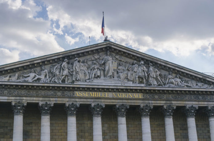 Loi sur l'euthanasie à l'Assemblée nationale 123RF©