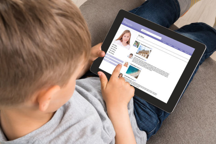 Les écrans sont-il si dangereux que cela pour les enfants ? 123RF©