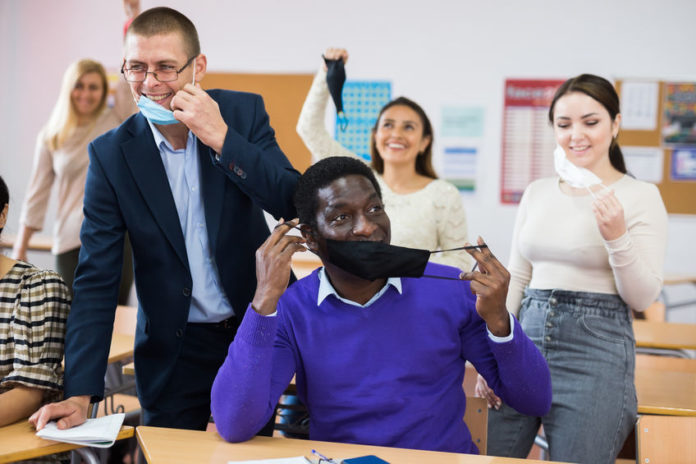 Covid-19 : un allègement du protocole sanitaire 123RF©