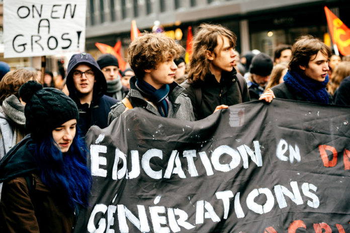 « La crise sanitaire a incité les jeunes à s’engager », Stewart Chau, expert en stratégie d’opinion © 123 RF