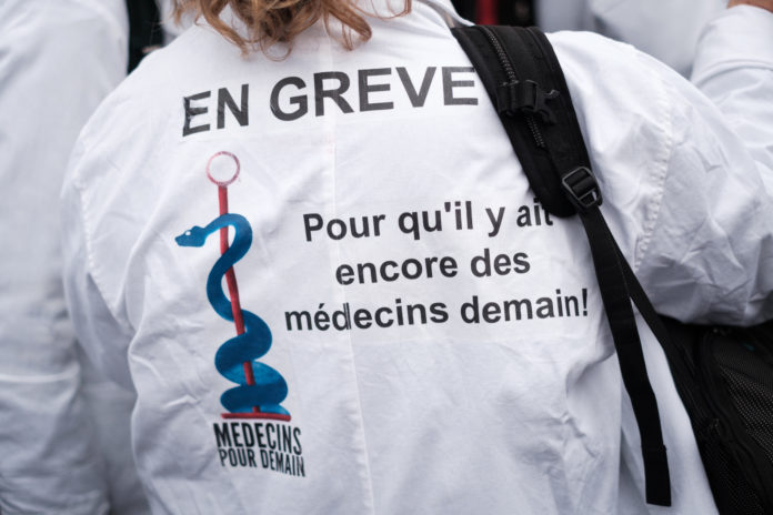 Blouse de médecin en grève