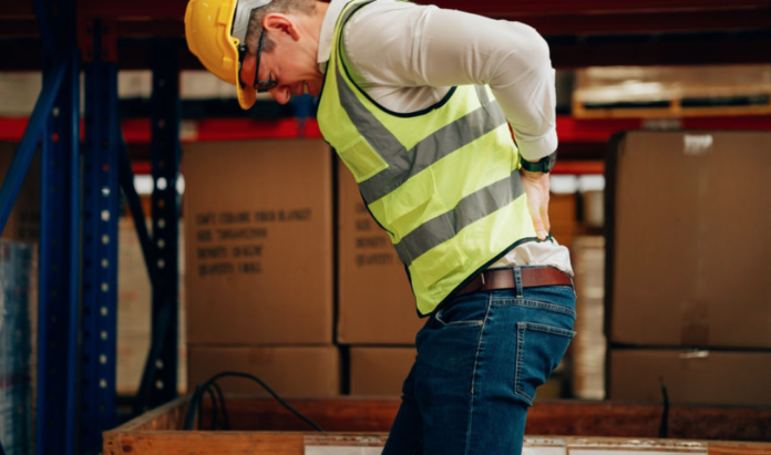 Concernant les pathologies liées au travail, les troubles musculo-squelettiques restent le plus fréquemment comptabilisés. © 123 RF