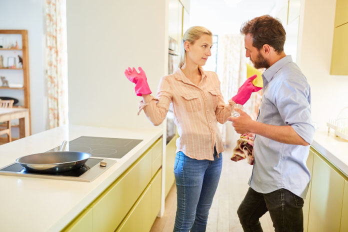 Corvées ménagères : la révolution égalitaire n’a pas (encore) eu lieu © 123RF