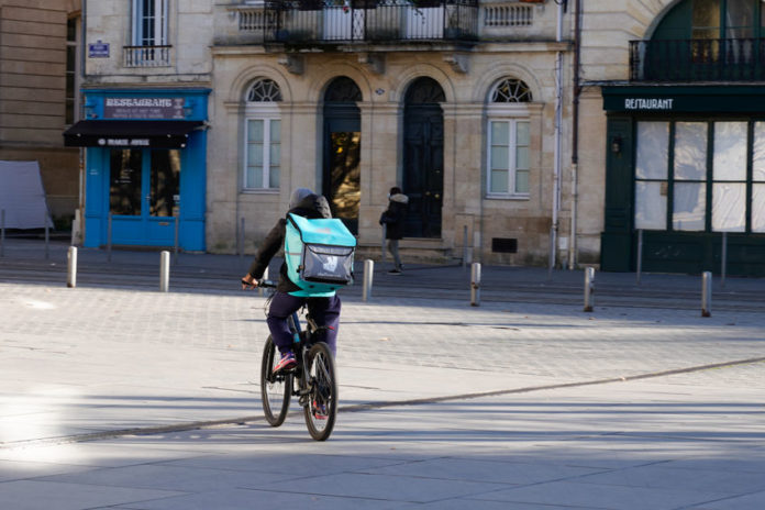 Rarement évoqué dans le débat public, le sujet des conséquences de l’ubérisation et de la précarisation de l’emploi est aujourd’hui porté par le mouvement mutualiste. ©123RF