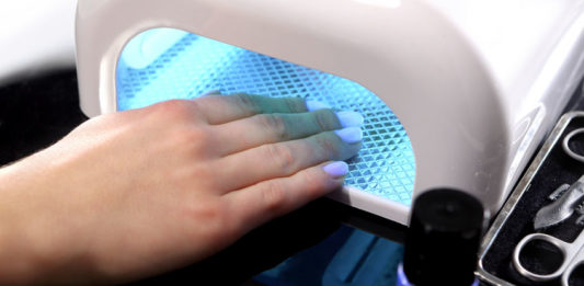 Séchage de vernis semi-permanent sous les UV