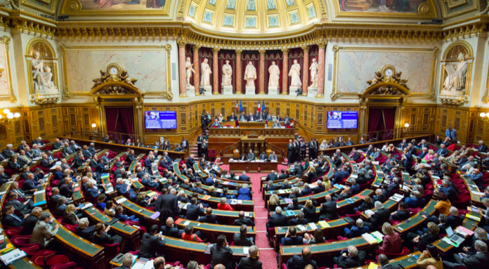 Le palais du Luxembourg, est le siège du Sénat français. © 123 RF
