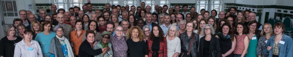 Photo prise lors de l’Assemblée générale du 21 juin 2019 avec les salarié.e.s du siège, les Fédérations régionales, les adhérents, les partenaires, des personnes les accompagnées par le réseau… © Julien Jaulin