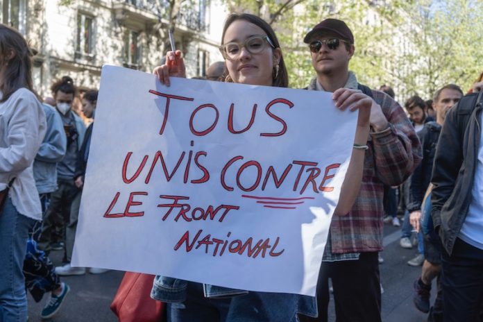 Manifestation contre l'extreme droite et ses idees a Paris entre Nation et Republique