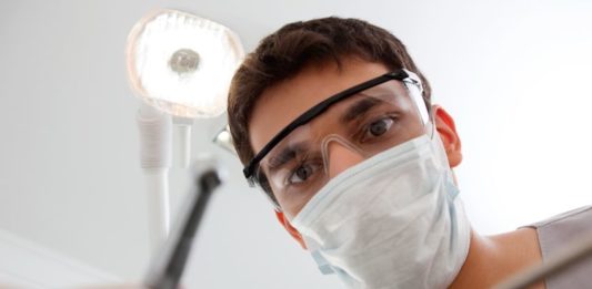 Les frais dentaires moins remboursés par la Sécu dès le mois d’octobre © 123 RF