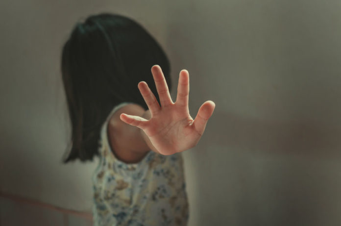 Fillette abusée sexuellement