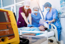 Les urgences en situation tendue partout en France réanimation d'un malade