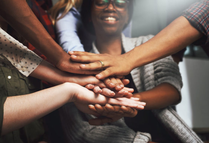 « Il y a une formidable envie d’agir et de s’engager dans la société française », selon Hubert Pénicaud, membre du Conseil d'administration du Mouvement associatif.  © 123 RF