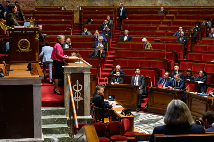 Elisabeth Borne, premiere ministre, lors de l examen des motions de censure suite a l utilisation du 49.3 pour le PLFSS, a l'Assemblee nationale. © Eric TSCHAEN/REA