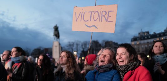 Rassemblement organise par la Fondation des Femmes au Trocadero pour le vote de l entree de IVG dans la constitution, avortement, feministe © Mathilde Mazars/REA