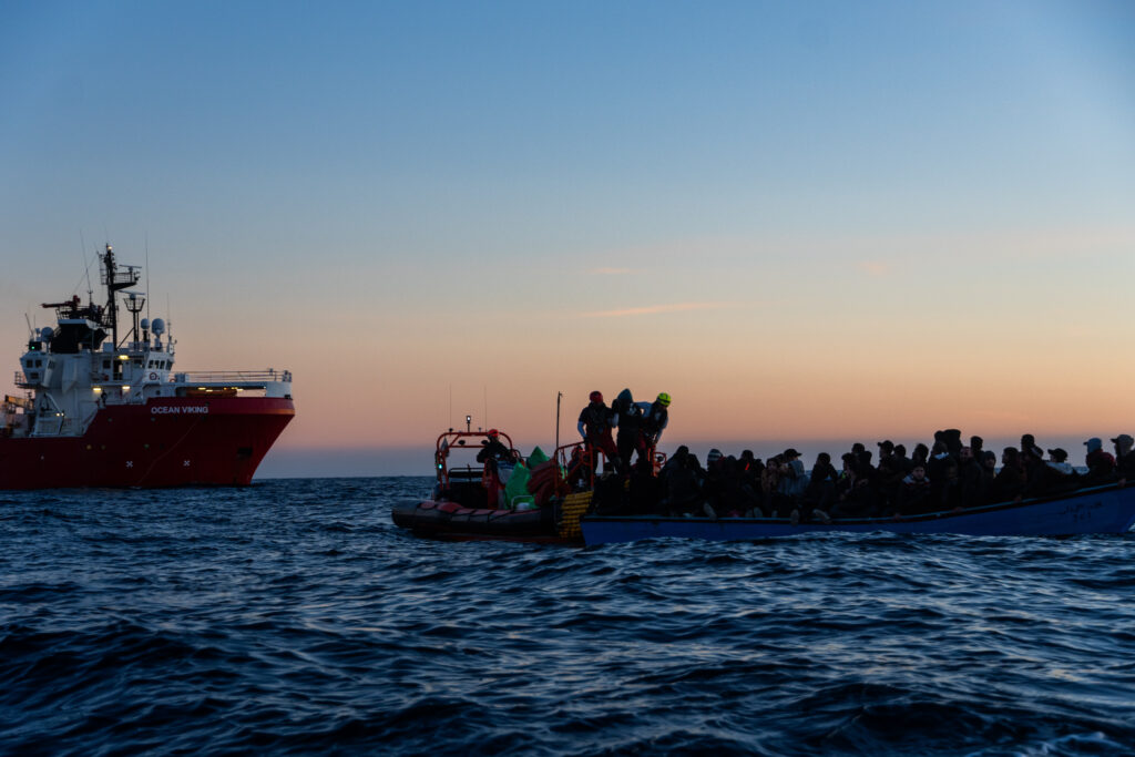 Intervention de l’association SOS MEDITERRANEE au cours d’un sauvetage en mer.© Claire Juchat