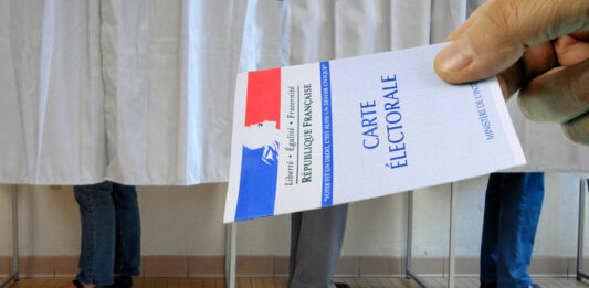 Avant le deuxième tour des élections législatives, syndicats, mutuelles et associations appellent à voter massivement contre le Rassemblement national. © 123 RF