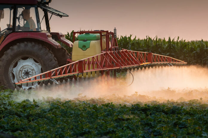 l’explosion des affections longue durée est directement liée à l’exposition aux polluants chimiques, tels que l’amiante et les pesticides. © 123 RF