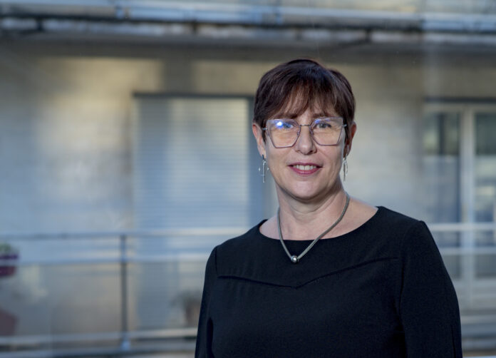 Pour Pascale Vatel, administratrice des Mutuelles de France : « les coupes du budget de la Sécu sont d’une ampleur inédite, alors que le droit à la santé et l’accès aux soins sont déjà dans une situation alarmante ». © Cyril Entzmann / Divergence