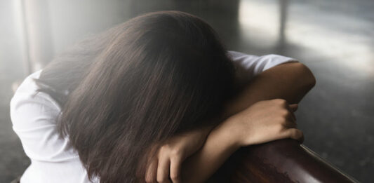 Si elles restent la catégorie qui met le moins fin à ses jours, le taux de suicide des jeunes femmes de moins de 25 ans a doublé entre 2015 et 2022. © 123RF