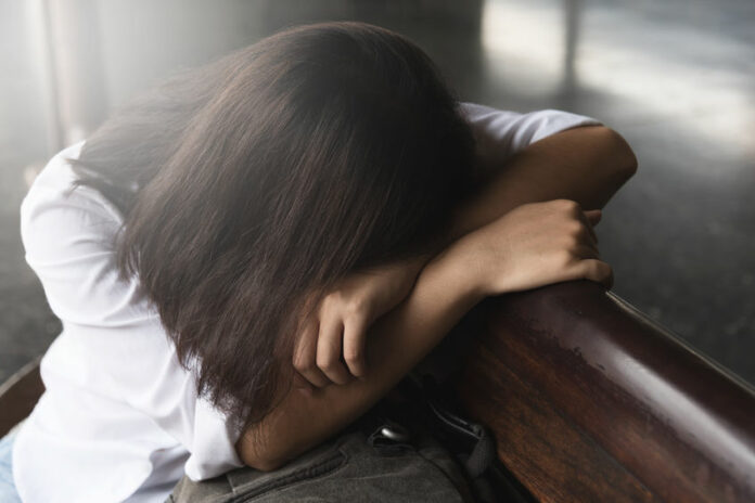 Si elles restent la catégorie qui met le moins fin à ses jours, le taux de suicide des jeunes femmes de moins de 25 ans a doublé entre 2015 et 2022. © 123RF