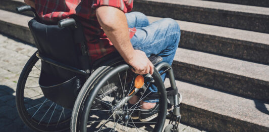 La Défenseure des droits rappelle que sur le sujet de l'accessibilité des transports, la situation constitue « une violation de la Charte sociale européenne ». © 123 RF