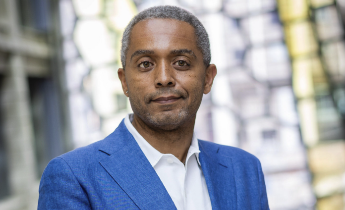 Dix-neuf présidents de mutuelles, avec Eric Chenut, président de la Fédération nationale de la Mutualité Française (FNMF) dénoncent dans cette publication, parue fin mars 2025, le projet formulé par le ministère de la Santé d'augmenter encore la taxation sur les cotisations. ©FNMF/H. Thouroude