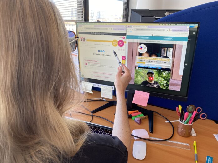 52 % des Français déclarent avoir fait au moins un don à une fondation ou un organisme caritatif en 2024. © Aliénor Leprêtre