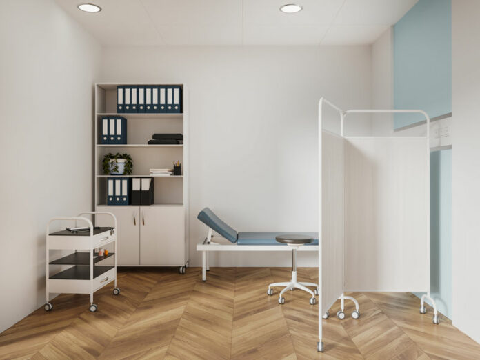 Deux jours par mois, sur la base du volontariat, des médecins iront exercer dans les territoires sous-dotés. © 123RF