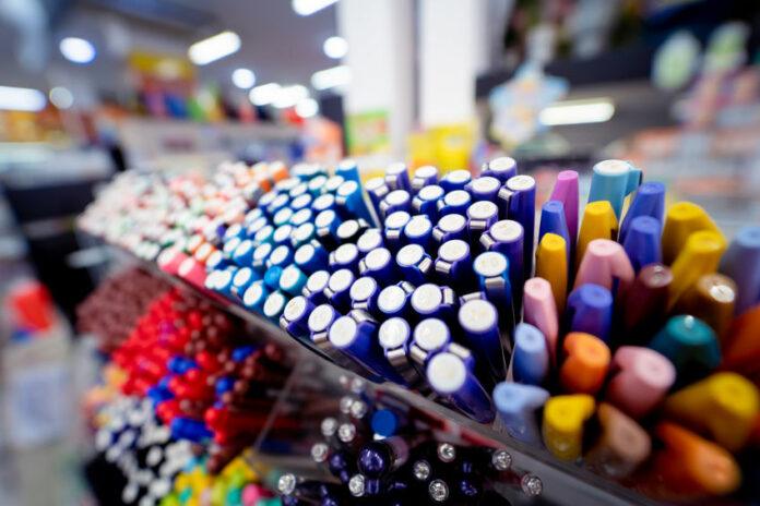 Neuf fournitures sur 31 analysées dépassent les seuils chimiques autorisés. © 123 RF