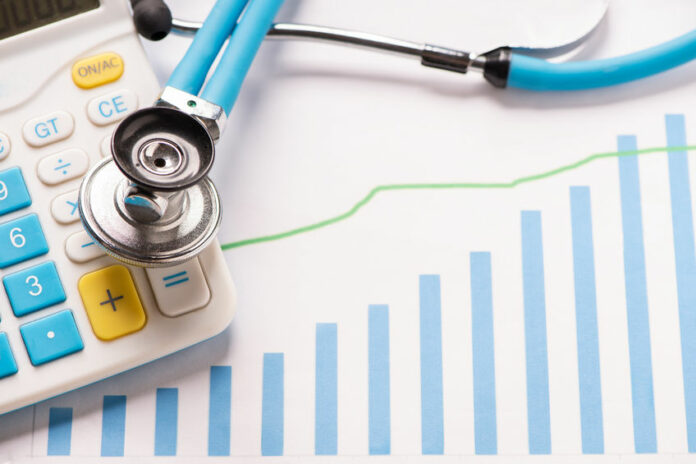 Le rapport de la Drees note une diminution de la part prise en charge par la Sécurité sociale. © 123 RF