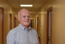 « Ma mission consiste à faire respecter les droits grâce à la médiation » Michel Pénager, délégué du Défenseur des droits, à la Maison des solidarités de Paris 12e, où sa permanence est installée, le 17 octobre 2025. © Cyril Entzmann