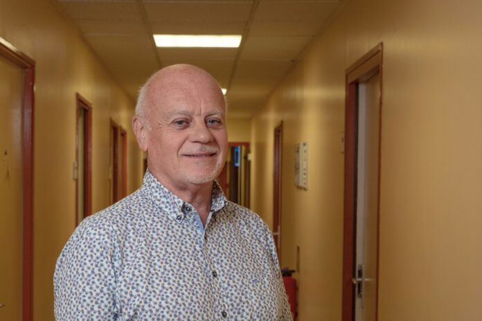 Michel Pénager, délégué du Défenseur des droits, à la Maison des solidarités de Paris 12e, où sa permanence est installée, le 17 octobre 2025. © Cyril Entzmann