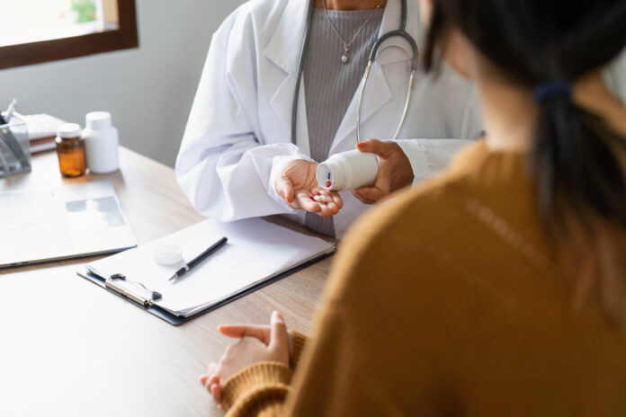 En 2024, les sage-femmes ont réalisé davantage d'interruption volontaire de grossesse que les médecins libéraux (généralistes et gynécologues). © 123RF