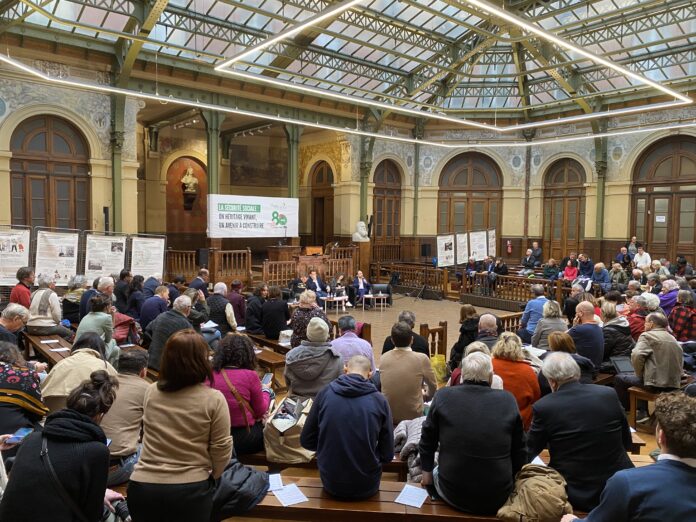 A l’occasion des 80 ans de la Sécurité sociale, la Fédération des Mutuelles de France et la Fondation Jean-Jaurès organisaient un colloque le 18 novembre 2025, à la Bourse du travail de Paris. © DR